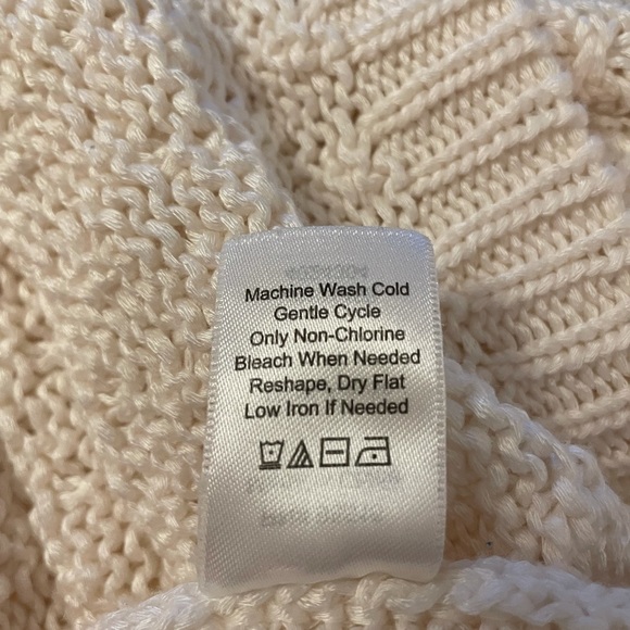 Soft summer cream sweater - Picture 2 of 8